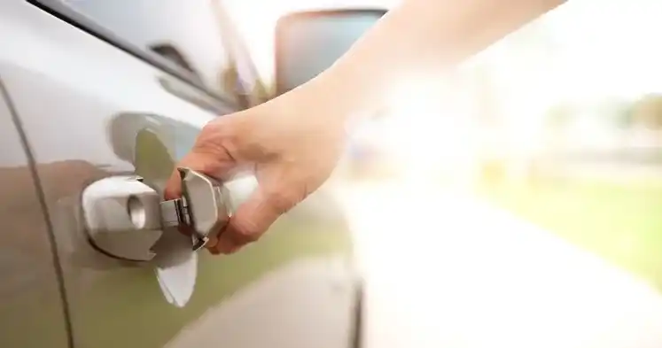 Un modo semplice per rinfrescare un'auto calda